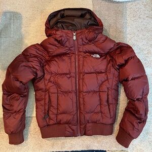 THE NORTH FACE 550 Maroon Puffer Jacket